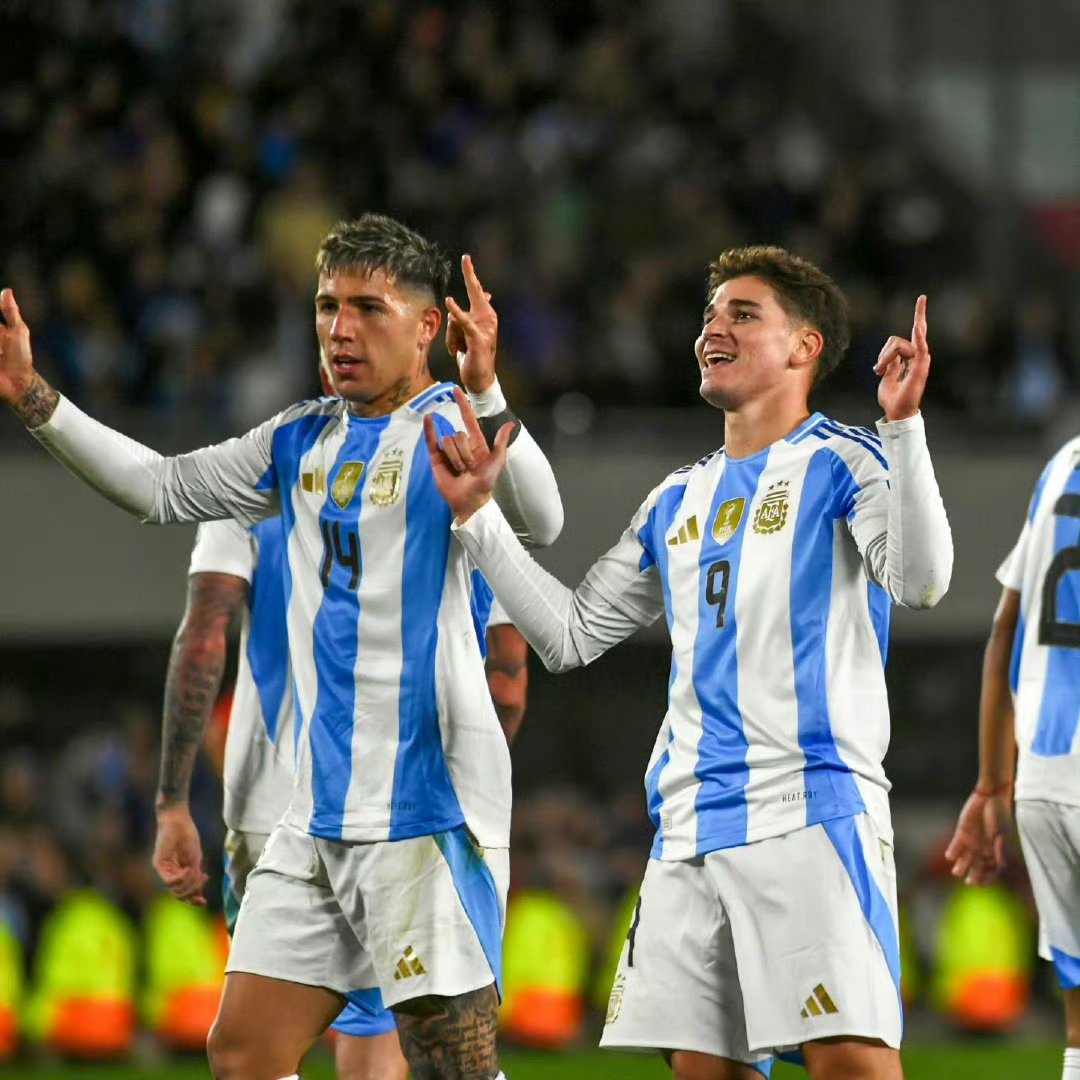 阿根廷鏖战多特蒙德,迪马利亚统治全场 阿根廷鏖战多特蒙德,迪马利亚统治全场