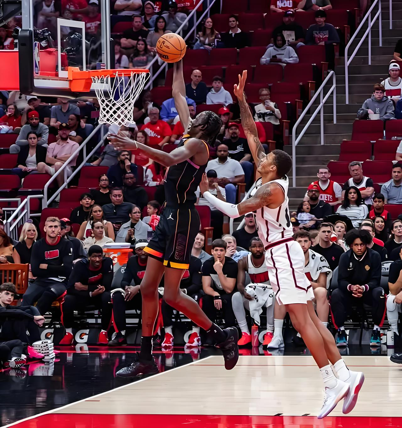 雷霆鏖战火箭,德罗赞带队取胜 雷霆鏖战火箭,德罗赞带队取胜