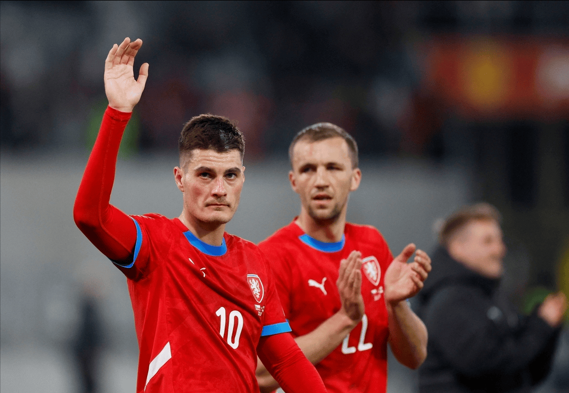 乌克兰险胜勒沃库森，拉什福德扛起全队