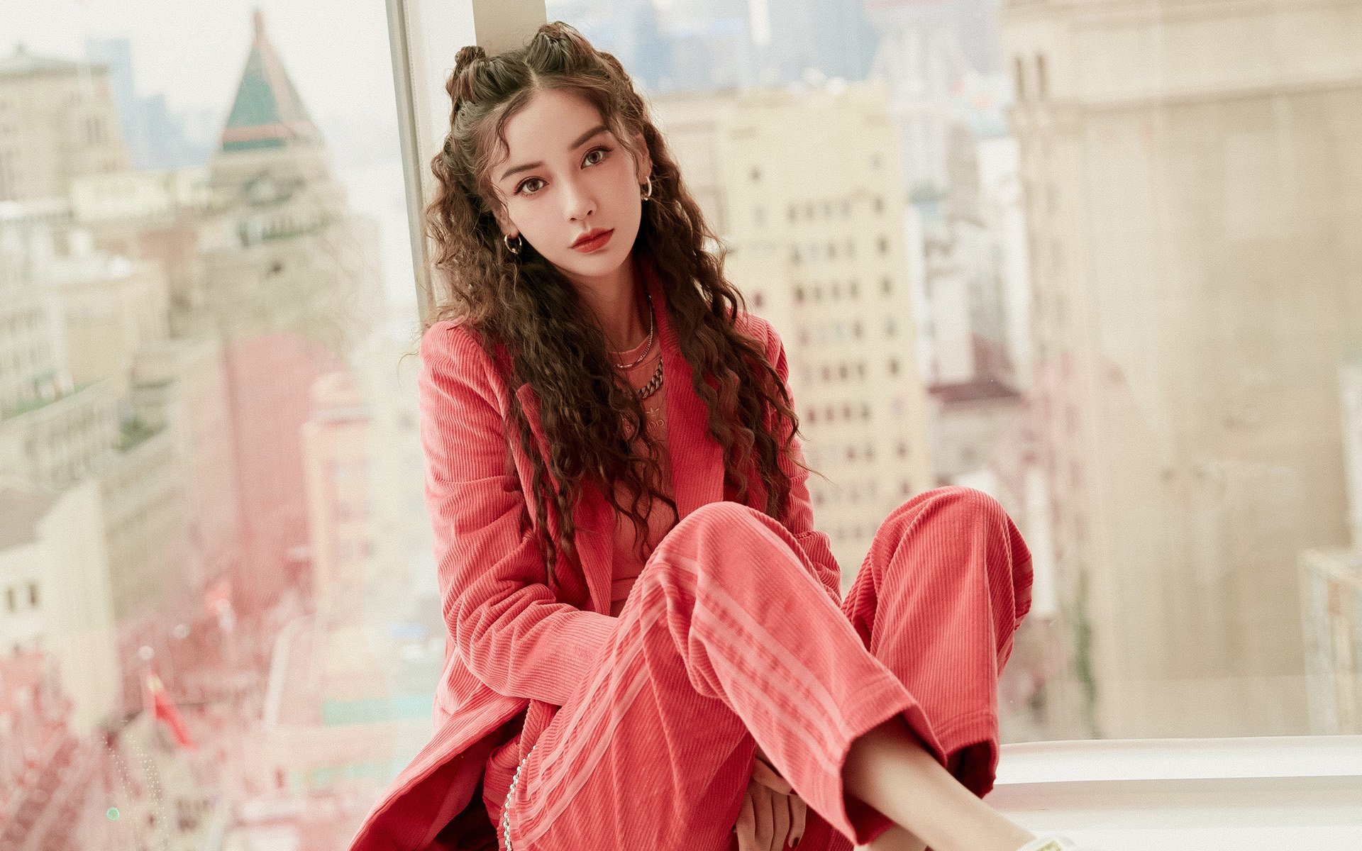 弯道与终场哨，当哈利伯顿在街道接管比赛，尼克斯在计时器归零时创造心跳