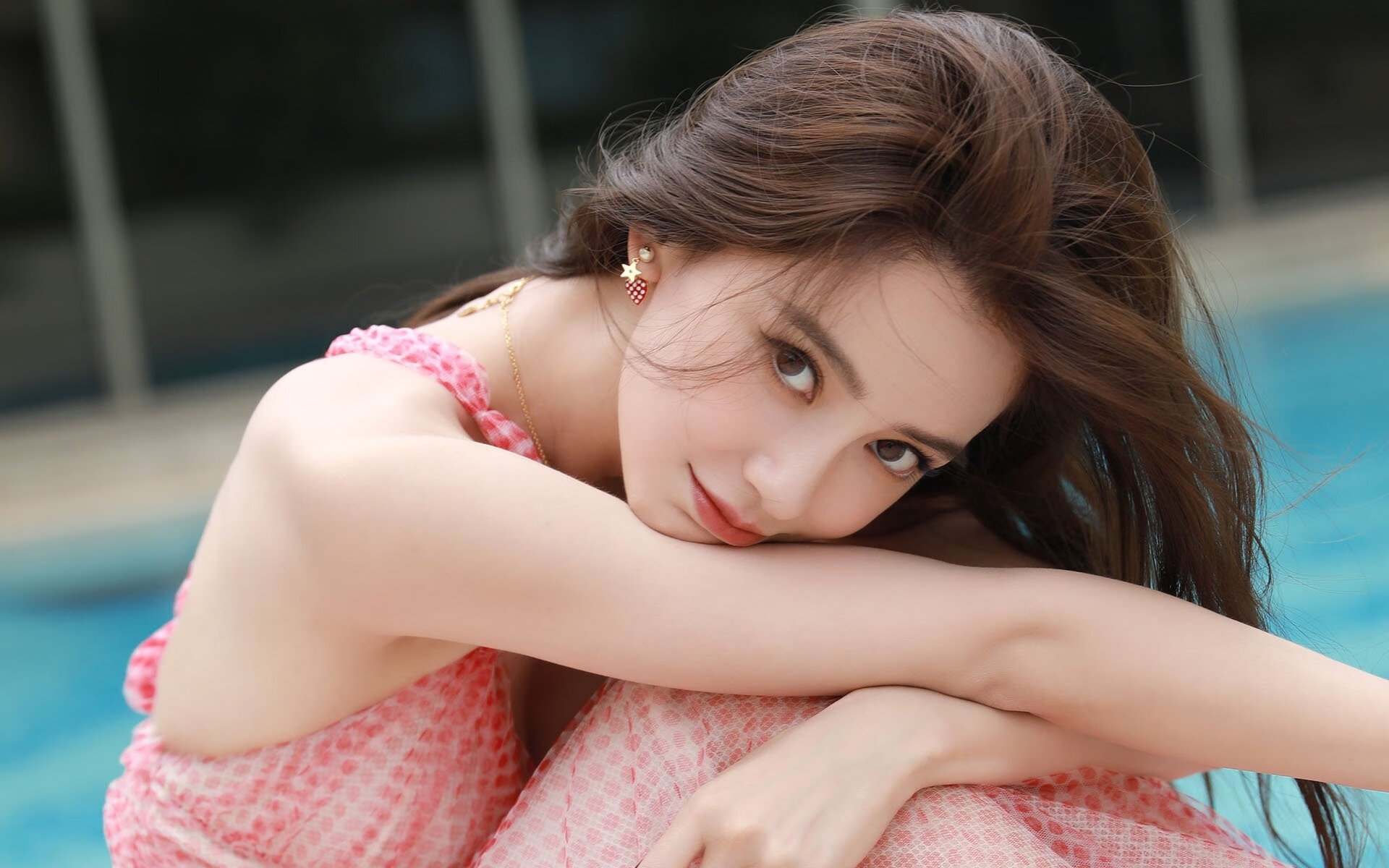 破晓前的利刃,当希腊铁壁遭遇莱万的转换时刻